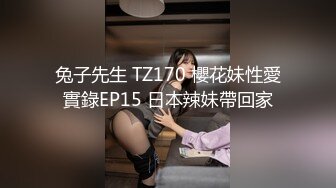 漂亮大奶人妻 舒不舒服 小骚逼舒服 你射啦 你不想操我了 要忍着 在沙发上被无套输出 奶子哗哗 貌似还没有满足