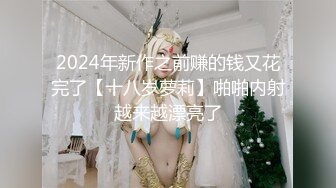 漂亮美女玩大黑屌吃鸡啪啪 被黑祖宗超大肉棒操的舒爽至极 也只能插入一半棒棒 这根乌黑大吊确实诱惑