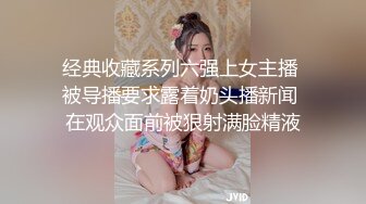 潜入房间发现她在看书