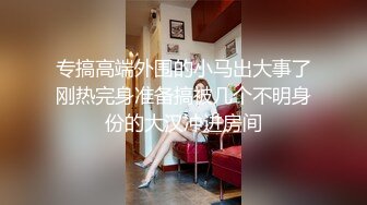  女仆装露脸小母狗，床上的极品尤物高颜值让小哥玩弄，交大鸡巴压在身下揉奶草穴