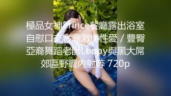 气质小阿姨露脸深夜陪狼友发骚，在狼友的调教下慢慢脱光衣服揉奶玩逼，淫声荡语逼里塞个跳蛋把自己爽的不行