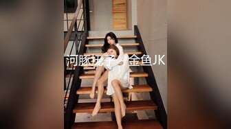 巨乳宝贝黑丝露脸一个人精彩大秀，自己舔骚奶子，全程露脸跟狼友互动撩骚，自己掰开骚穴