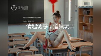 好奇穿连体衣的妹子是怎么尿尿的 快进来看看吧