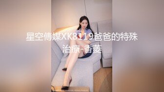 潮喷 开档黑丝美眉 被手奸狂喷淫水 这手速没几女人受到了 爽叫不停 床单衣服全湿了