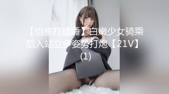 貌似洗浴筐打掩护?暗藏摄像头真实偸拍大众澡堂子女客换衣大厅内部春色?少女少妇老人各式各样美丽胴体展现