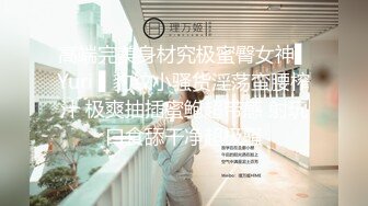 长裙高颜值靓女独自逛街。半透明白色内前后CD。后面漏出屁股沟 前面漏出黑森林