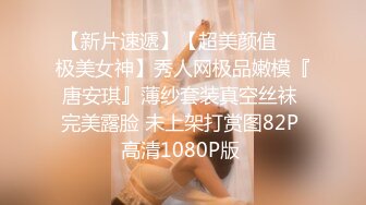   170CM眼镜美妞大战头套男，超细美腿吊带肉丝，毛毛浓密假屌伺候，扶着JB挺入抽送