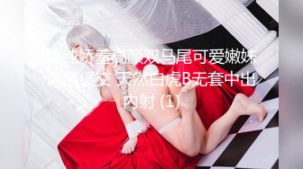 大神潜入酒店女厕近距离偷窥紫色上衣美女的干净美鲍鱼