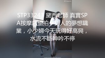 给狼友叫爸爸的极品骚货，全程露脸黑丝情趣互动撩骚狼友，口交假鸡巴都流口水，玩弄骚穴听指挥，表情好骚啊