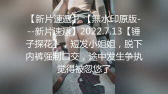 大妈刚刚洗完澡展示自己的美穴