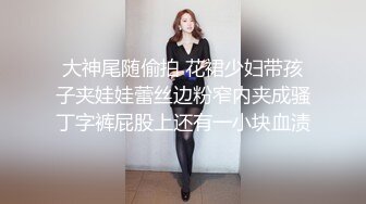 黑丝诱人露脸小妹跟小哥约啪直播，听狼友指挥口交大鸡巴让小哥舔逼样子好骚，各种体位蹂躏抽插无套淫水多多