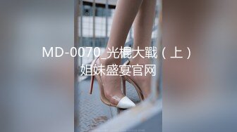 偷窥妈妈换衣服