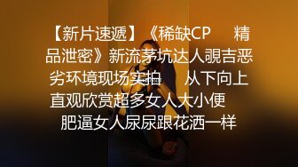 美女出轨当小三被原配当街拎出来欺负，幸好有穿解放军衣服大叔路过，别打了你是违法的，你可以告她，不听 扯内裤扯奶子！