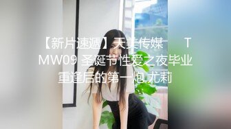 KTV女厕近距离偷窥白色短裙美女的小黑鲍