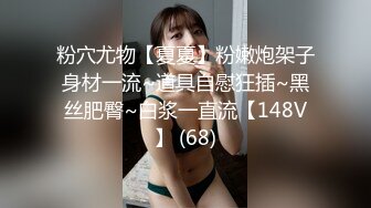 可爱的年轻金发女郎 Haley 和 Coco 一起来镇上。他们不是在找人，而是一个不知道是什么击中他的人……一个肌肉发达的大男人，他知道如何一次处理两个鞭炮。