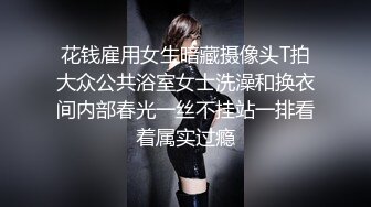 漂亮骨感新娘子户外拍婚纱照，摄影师真坏，拍着拍着就把摄影机抬高，新娘的两点全漏光了！