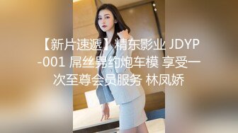  逼毛多多的萝莉小女人全程露脸全方位展示，丝袜诱惑淫声荡语互动撩骚狼友