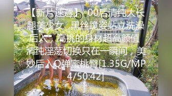 漂亮少妇在窗前撅着大屁屁被后入啪啪 自己掰开 这景色加这大屁屁超有感觉 鲍鱼也粉嫩