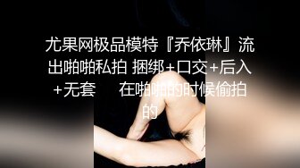   我开拖拉机 两小伙搞骚熟女 吸奶扣穴齐上场 正入抽插抬腿后入猛操