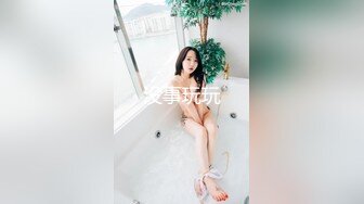 【新片速遞】白虎 无毛小美女 掰着BB尿尿 生怕尿到自己裤子上