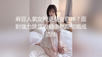 女大生玩泳池多人运动