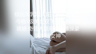 挂着电子烟的jk美女！白窄内一半夹进屁股！