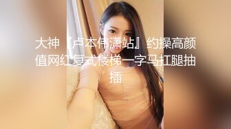  红唇大奶少妇，骑坐后入性感大屁股