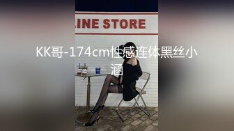 美女发现了摄像头,一直盯着看（后）