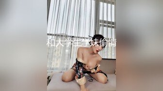  骚娘子在家露脸跟大哥激情啪啪，全程露脸衣服都没脱完就被猴急的大哥按在厨房草了