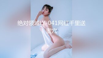 餐厅女厕全景偷拍长裙少妇保养的还不错的小嫩鲍