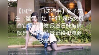 娇小身材的美少妇三P大站，前后夹击征服骚女完美口爆，满满一嘴