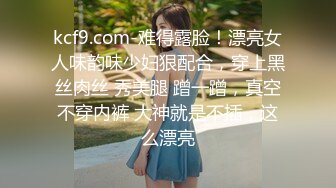 魅色夫人轻度SM调教两个性感女奴 撅着小屁股被主人用假屌和粗黄瓜插到爽 言语很是淫荡