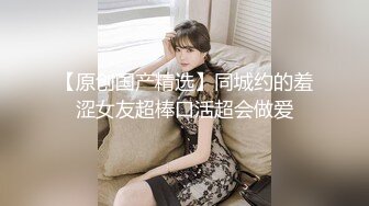 花臂纹身娇小美女撩下衣服就要吸奶子跪着深喉舔屌