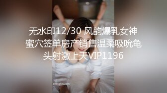 眼镜哥沙发上把玩美女同事的无毛白净小嫩鲍又抠又舔