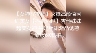 昏暗灯光下的熟妇