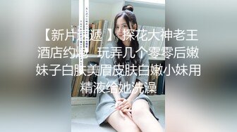 【媚黑女和黑人调教老公】少妇和黑人交换唾液，绿帽老公跪着舔脚吃口水