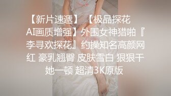 两个白嫩妹子跪爬姿势屁股翘的太销魂鸡巴猛力插入啪啪撞击