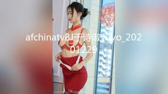  顶级美腿大学兼职清纯眼镜美女，外表纯纯却骚的很，坐在身上各种摸，吸吮大屌妹子很享受