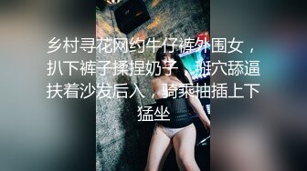 超清纯眼镜美女小姐姐宿舍自慰，撩起裙子没穿内裤，掰穴拍打大屁股，张开双腿跳蛋塞入，扭动完美肥臀