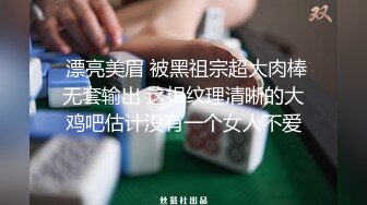 极品身材健身房私人美女教练比较害羞不是很骚的那种，做的时候不让开灯！掰开黑丝美腿用鸡巴狠狠的捅了进去！