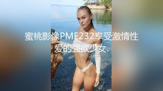 红发熟女厕所吸附假鸡鸡一边玩奶一边自慰