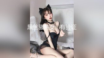 新来的颜值小妹全程露脸激情大秀，开档黑丝诱惑旁边还有小哥帮忙撕袜扯逼，大跳精彩艳舞揉奶玩逼自慰呻吟