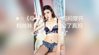 168CM极品美女！开档黑丝无毛骚穴！张开双腿揉搓，掰穴假屌磨蹭，翘起圆润美臀，更是诱惑