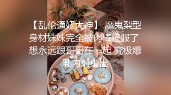  两个极品嫩逼小妹全程露脸大秀直播一起嗨，性感粉嫩无毛逼双头道具互相抽插，尿尿给狼友看