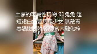 大师ChinaJoy展会CD系列美女模特裙底风光，灰色套装美女丁字裤也是灰色的