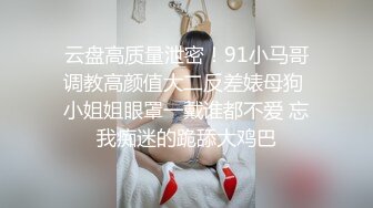 花臂御姐浴室洗澡顺便玩自拍