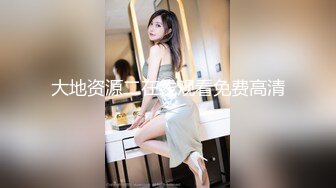 宾馆白嫩柔软丰腴小美女被粗鲁玩弄，紧紧抱住从后面啪啪猛烈撞击操穴揉捏爱抚，温顺极品射后又狂干