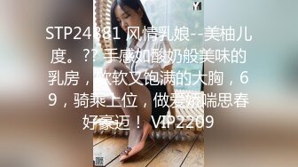 素颜也很美的良家小少妇镜头前诱惑狼友，让纹身大哥吃着奶子抠着逼，主动上位抽插大哥，浪荡呻吟不断别错过