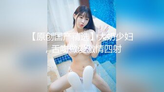 魔鬼身材紧身牛仔裤外围美女被大屌男,扶翘屁股掰穴,抬腿侧入连干2次