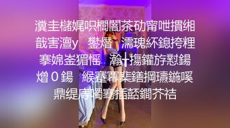 在镜子前被干的淫荡长发少女